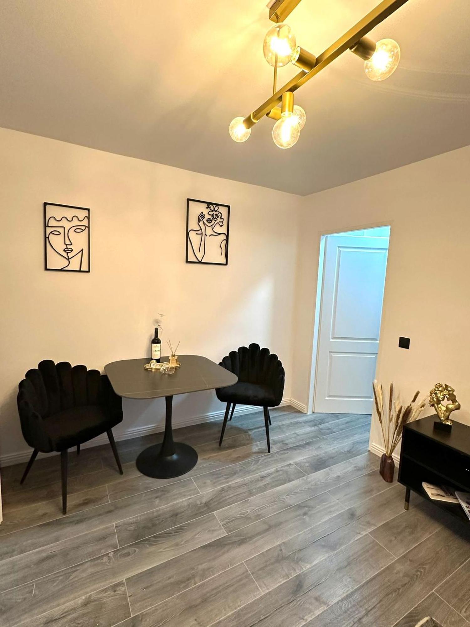 Evelyn Apartment *